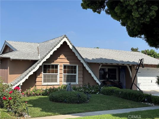 Exterior, Facade, Ranch
