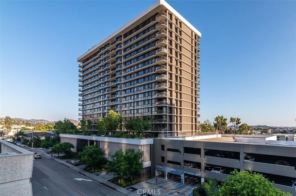 Exterior, Facade, Condo Building