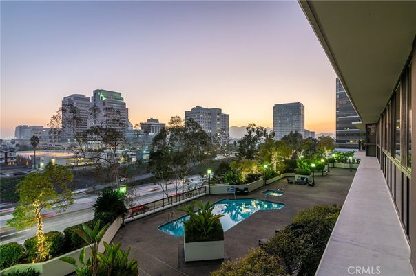 Exterior, Pool, Other, Skyline