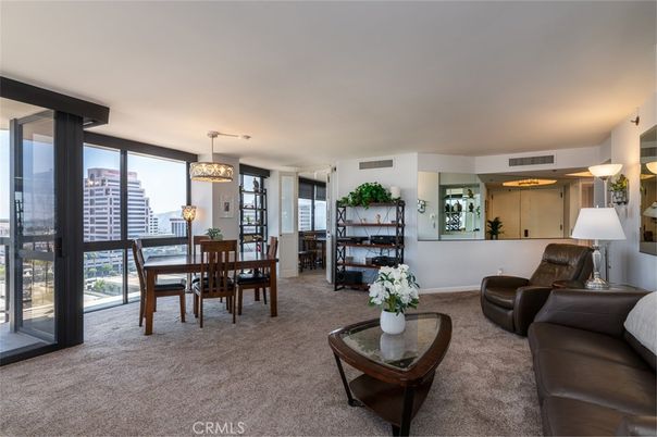 Chandelier, Dining room, Interior, Living room