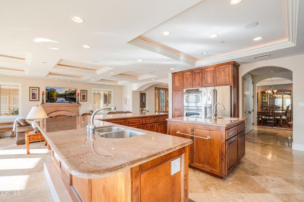 Chandelier, Dining room, Interior, Kitchen, Recessed Lighting, Stainless Steel Appliances
