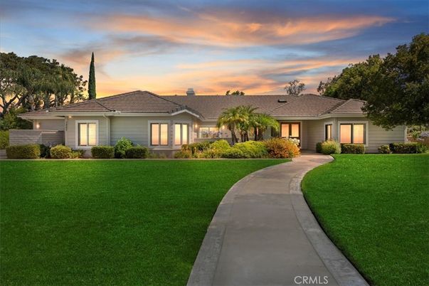 Backyard, Exterior, Facade, Ranch