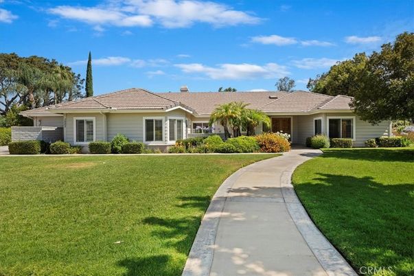 Backyard, Exterior, Facade, Ranch