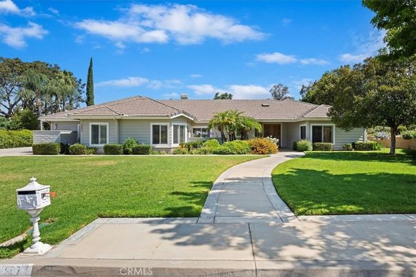 Backyard, Exterior, Facade, Ranch