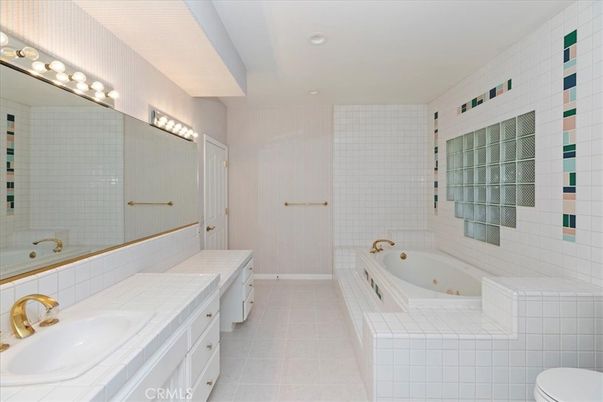 Bathroom, Interior, Recessed Lighting, Tile Countertops
