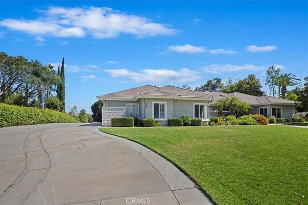 Backyard, Exterior, Facade, Ranch