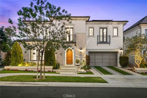 Attached, Exterior, Facade, Mediterranean