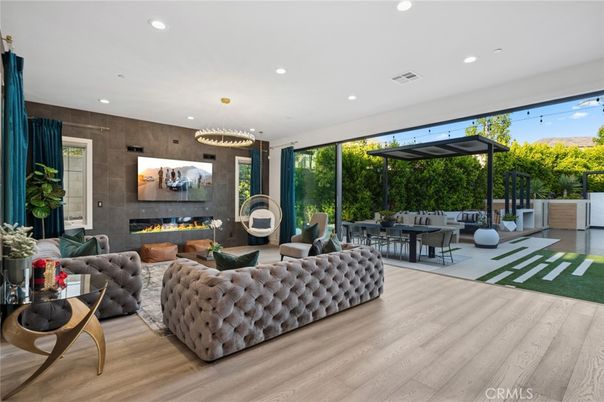 Fireplace, Interior, Living room, Pendant Lights, Recessed Lighting, Wood Texture Flooring