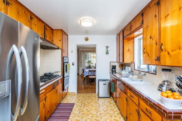 Chandelier, Dining room, Interior, Kitchen, Tile Countertops, Wood Texture Flooring