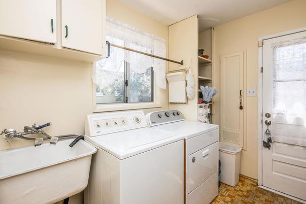 Interior, Washer