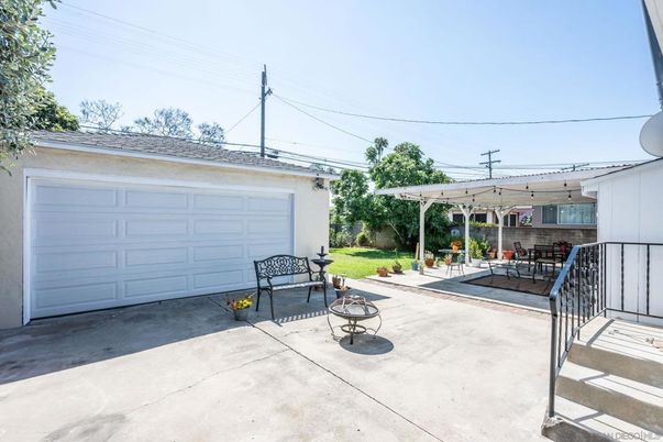 Detached Garage, Exterior