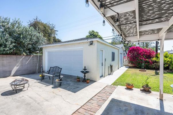Detached Garage, Exterior
