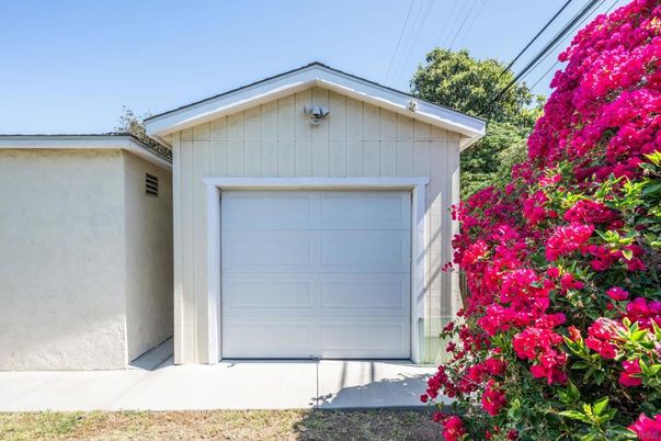 Detached Garage, Exterior