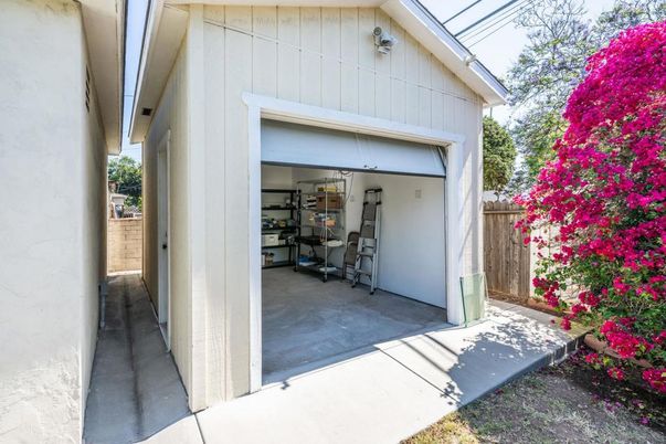 Detached Garage, Exterior