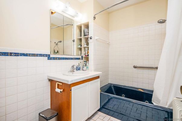 Bathroom, Interior, Tile Countertops