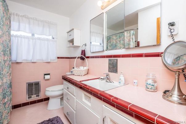 Bathroom, Interior, Tile Countertops