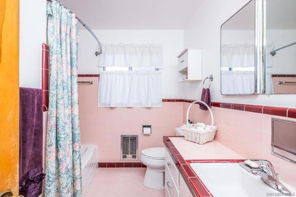 Bathroom, Interior, Tile Countertops