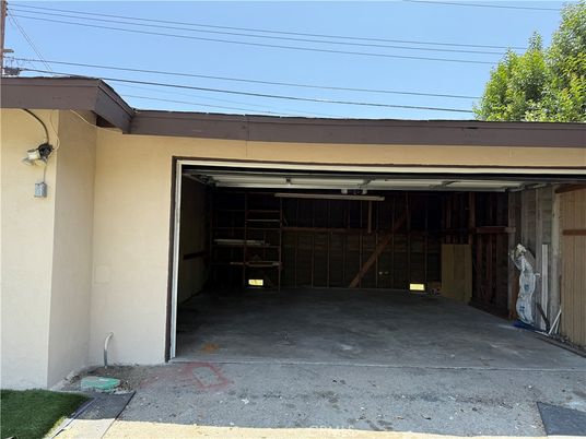 Detached Garage, Exterior