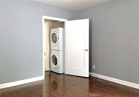 Interior, Utility Closets, Washer, Wood Texture Flooring