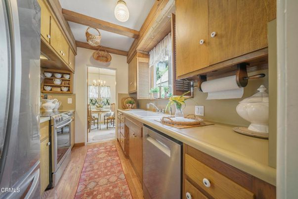 Chandelier, Dining room, Interior, Kitchen, Wood Texture Flooring