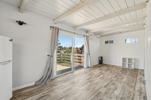 Empty room, Interior, Wooden Beams, Wood Texture Flooring