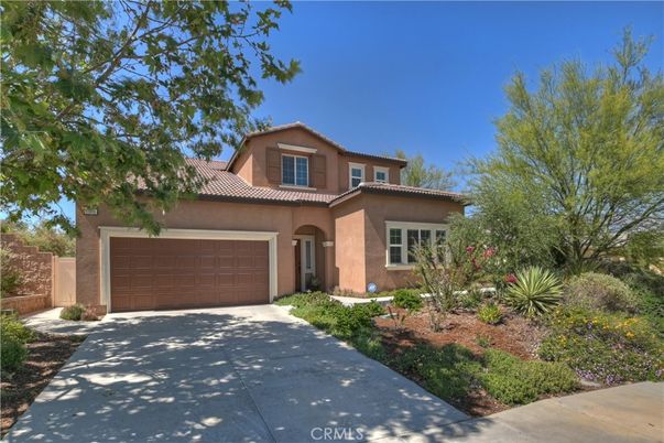 Attached, Exterior, Facade, Mediterranean