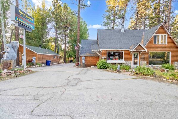 Exterior, Facade, Log Home