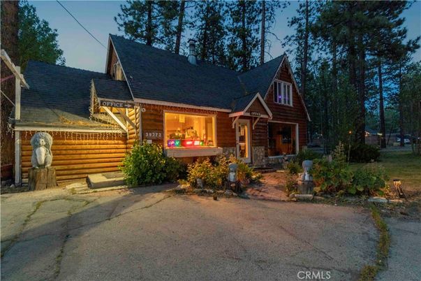 Exterior, Facade, Log Home