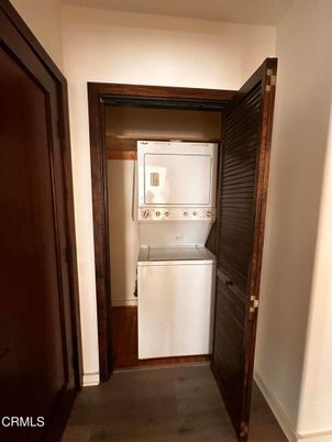 Interior, Utility Closets, Washer, Wood Texture Flooring