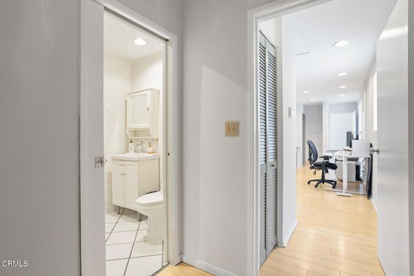 Bathroom, Home Office, Interior, Recessed Lighting, Wood Texture Flooring