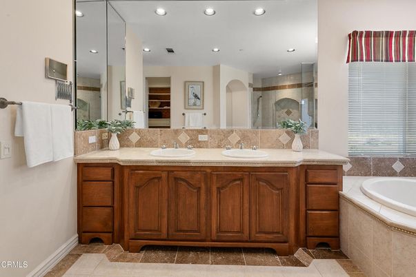 Bathroom, Dual Sink Vanities, Interior, Recessed Lighting