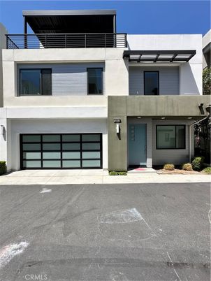 Attached, Exterior, Facade, Modern