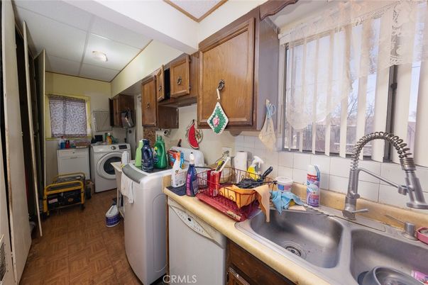 Interior, Washer, Wood Texture Flooring