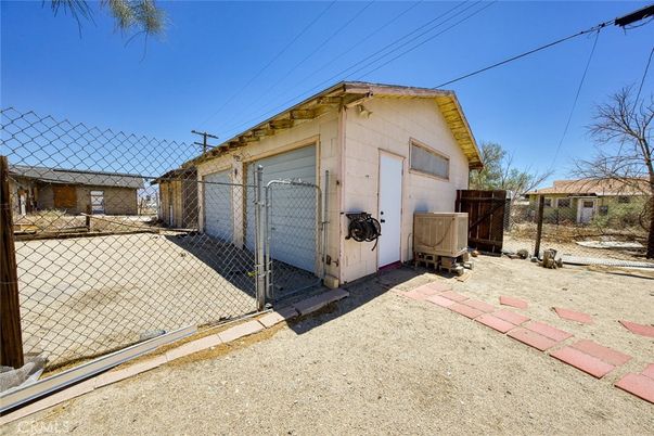 Detached Garage, Exterior