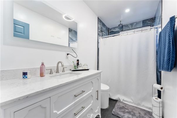 Bathroom, Interior, Recessed Lighting