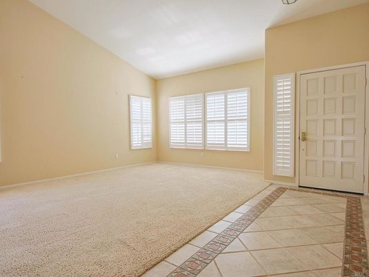 Empty room, Interior