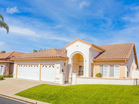 Attached, Exterior, Facade, Mediterranean
