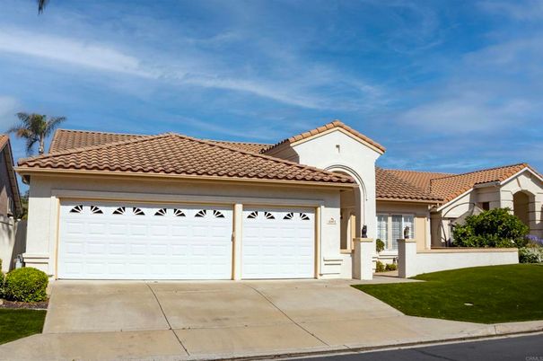 Attached, Exterior, Facade, Mediterranean