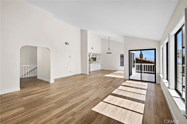 Empty room, Interior, Pendant Lights, Wood Texture Flooring
