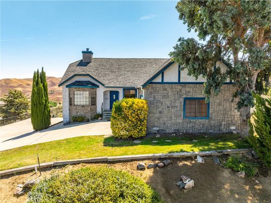 Backyard, Exterior, Facade, Ranch