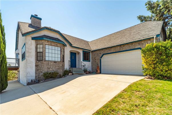 Attached, Exterior, Facade, Ranch
