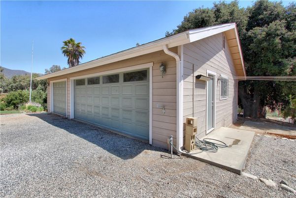 Detached Garage, Exterior