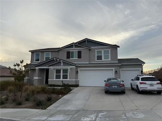 Attached, Exterior, Facade, American Craftsman