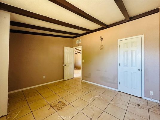 Empty room, Interior, Wooden Beams