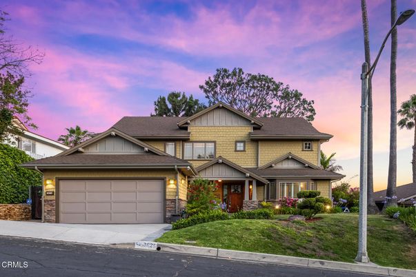 Attached, Exterior, Facade, American Craftsman
