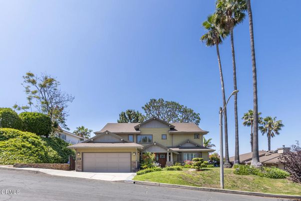 Attached, Exterior, Facade, American Craftsman