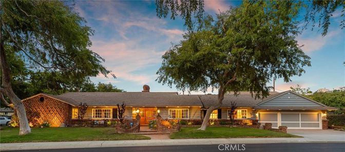 Attached, Exterior, Facade, Ranch