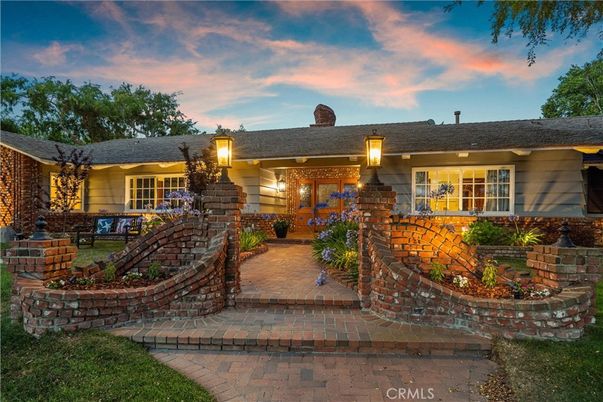 Exterior, Facade, Brick Facade, Ranch