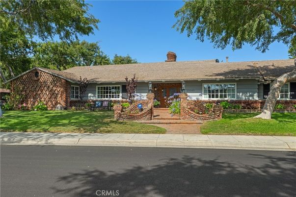 Exterior, Facade, Brick Facade, Ranch