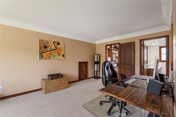 Home Office, Interior